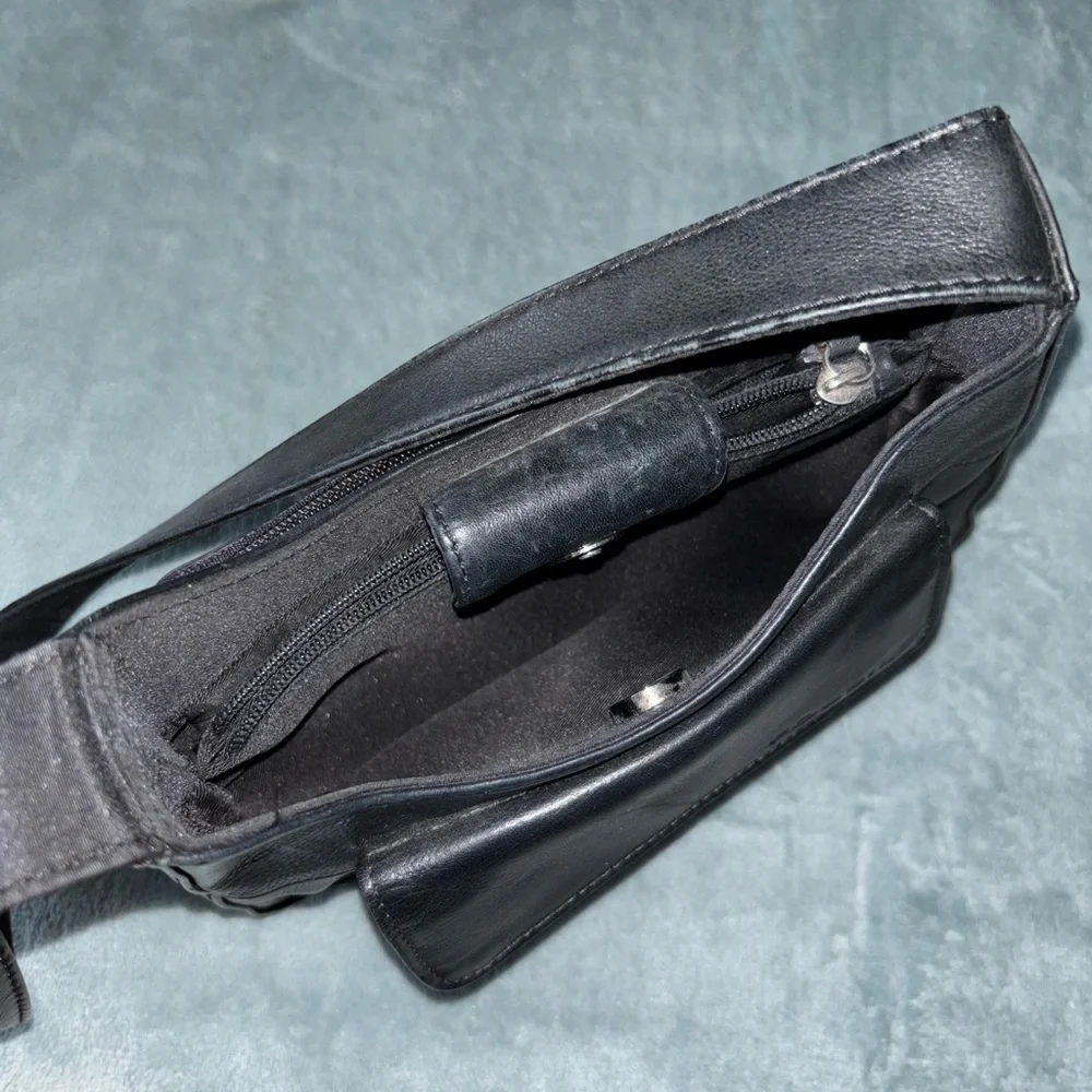 Fossil Black Purse - Picture 5 of 14